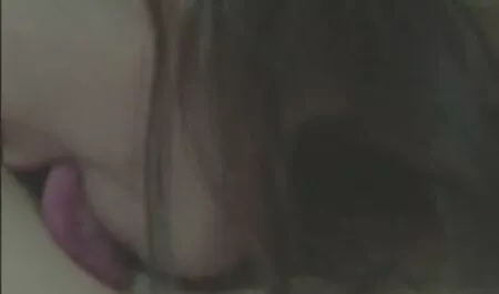 Buskando a Noemi Jolie nel video porno anziani campus