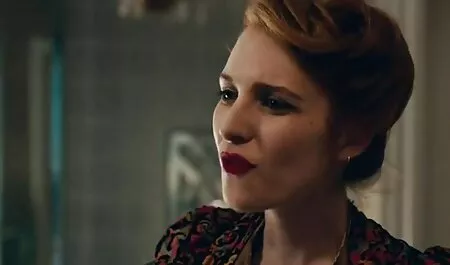 L'uomo italiana amatoriale porno si toglie la vecchia bionda e la scopa
