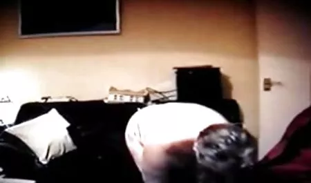 Facendo la video porno italiani amatoriali veri sua figa e culo davanti alla telecamera