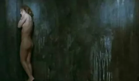 Le infermiere lesbiche si video porno italiani amatoriali divertono con una doccia dorata