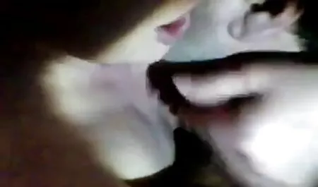 La transvestita bionda Rafaela Sanchez succhia 2 cazzi prima di infilarli nel culo video porno amatoriali veri italiani