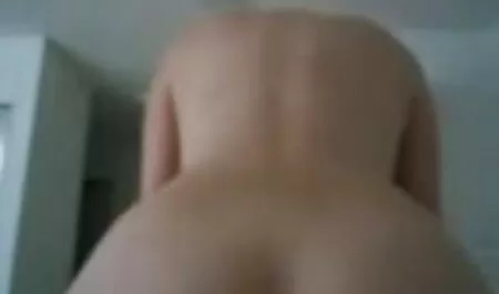 Procace porno italiano amatoriale fatto in casa caldo naughty babe si spoglia e si masturba