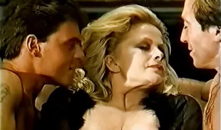 La splendida adolescente Bambi Dee gode di una leccata appassionata di video porno amatoriale diciottenne figa prima di prendere il cazzo