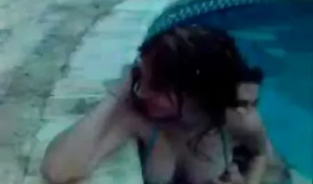 La mia prima sega porno italiano amatoriale fatto in casa con i piedi con un piccolo giocattolo
