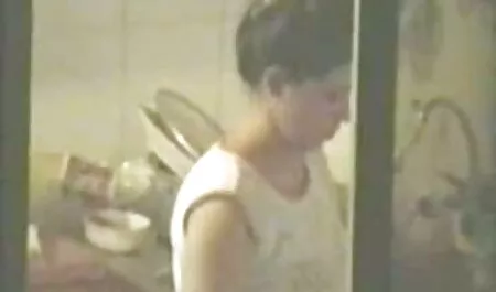 Paga le bollette video sex italiani amatoriali con il suo buco caldo per il cazzo
