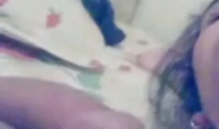 Procace vecchia signora ingoia due cazzi porno italiano amat