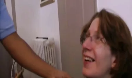 Trans rayra Spanick si masturba sito porno amatoriale italiano lussuriosamente mentre il dildo si allunga il culo