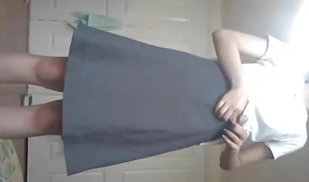 Tacchi alti, gambe, Ceca MILF Renate, seduta sul viso video porno amatoriale diciottenne